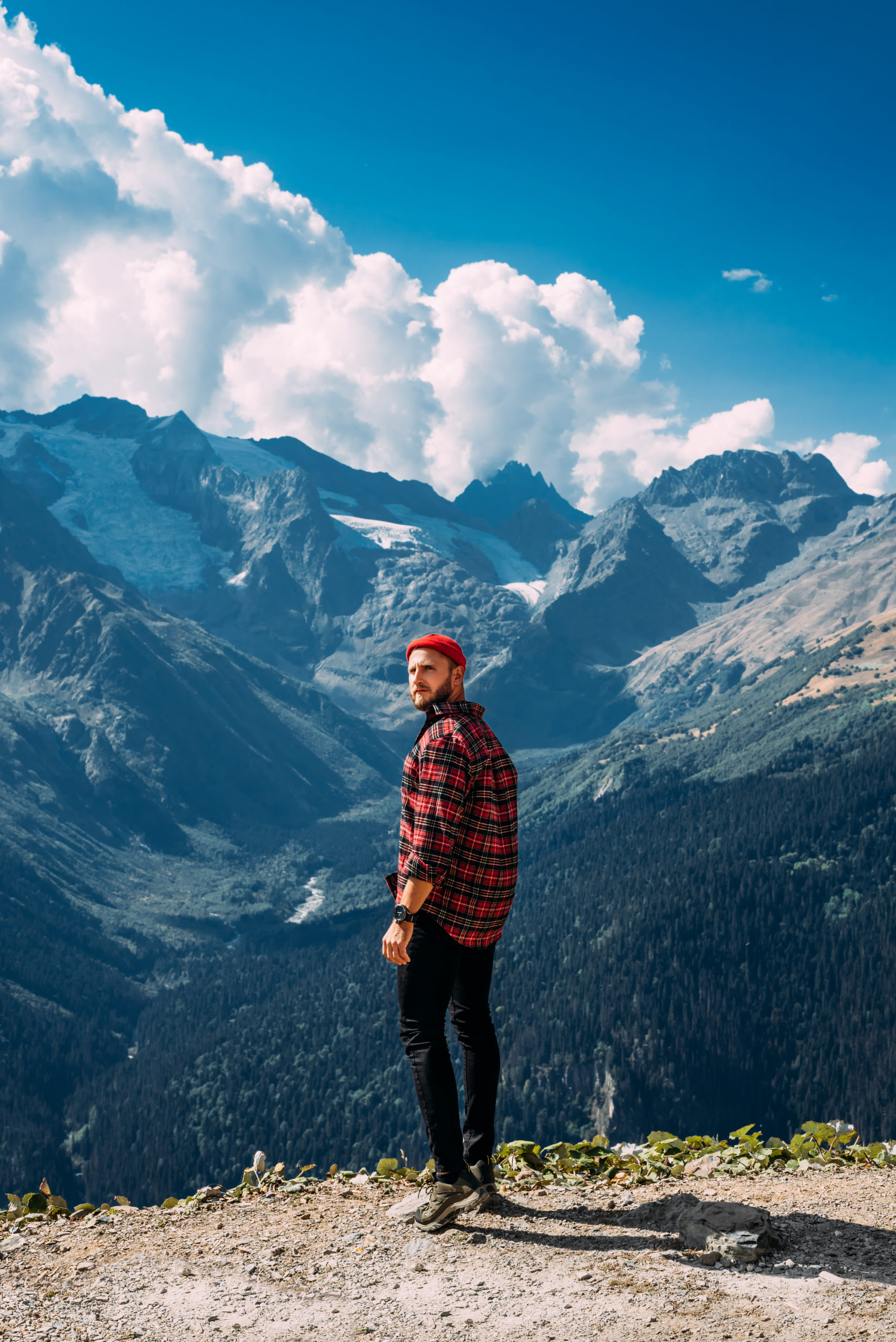 portrait-of-a-traveler-in-a-red-cap-and-a-plaid-sh-2022-01-18-15-51-57-utc